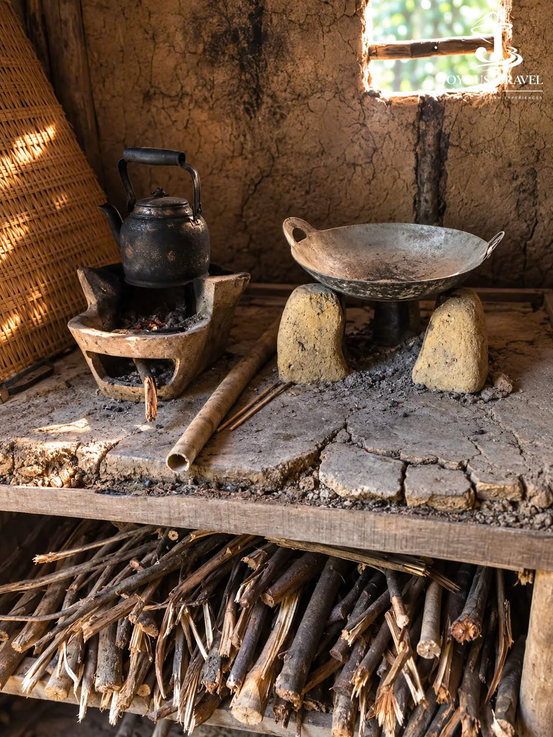 cu-chi-tunnels-vietnam.jpg
