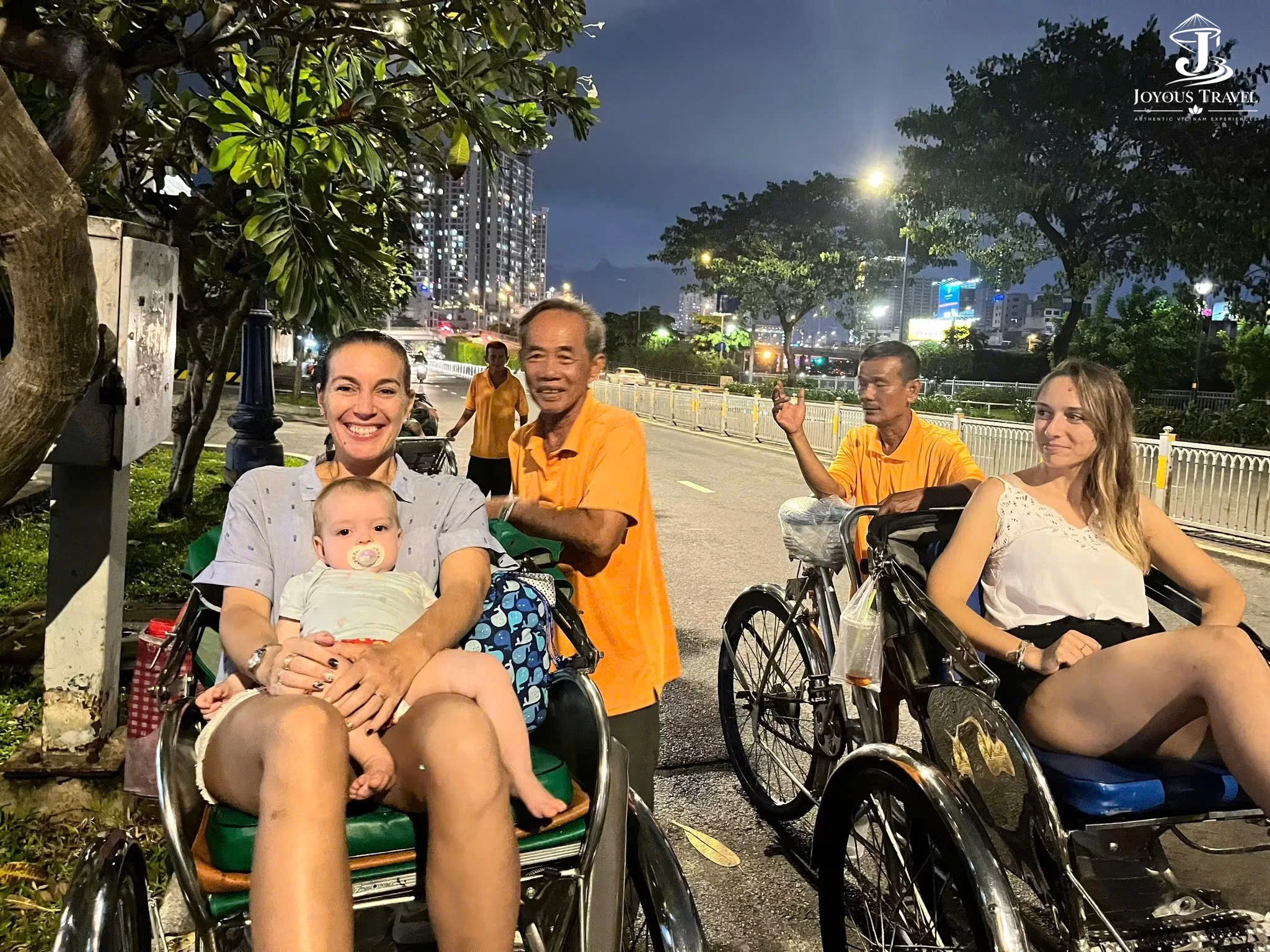 foodie-tour-by-cyclo-in-ho-chi-minh
